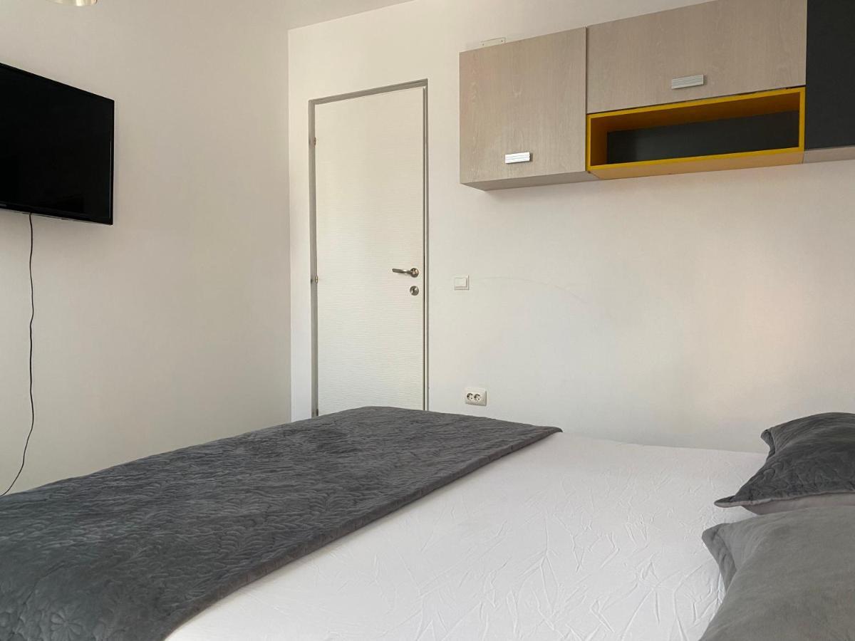 The Vintage - Wonderful Apartment In Best Location Craiova Exterior photo
