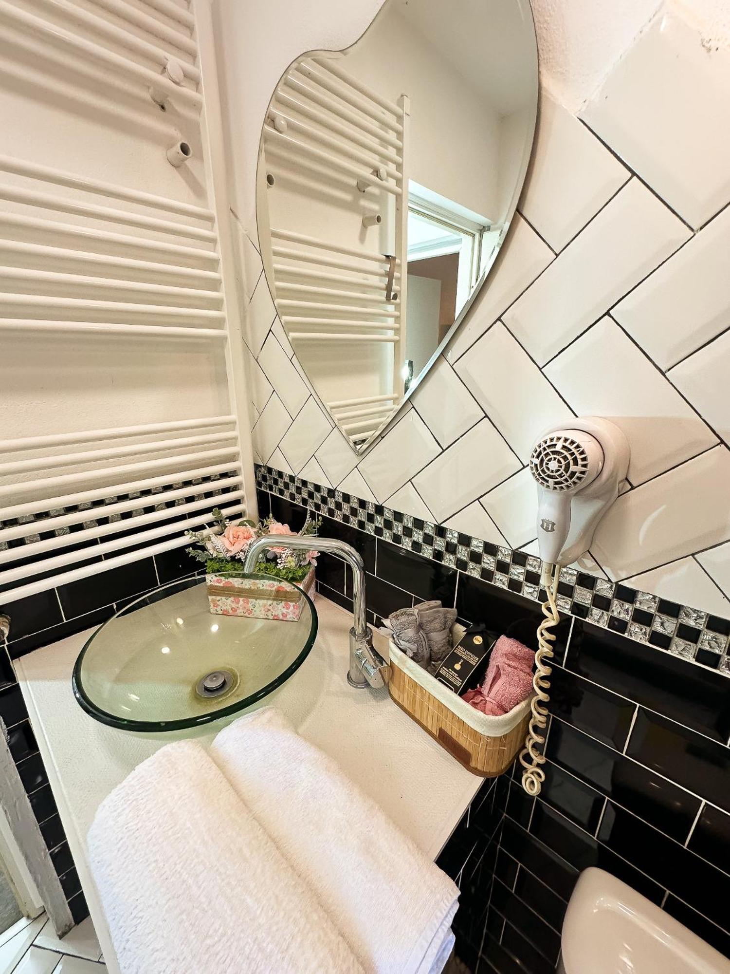 The Vintage - Wonderful Apartment In Best Location Craiova Exterior photo